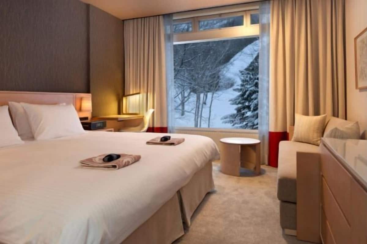 In-room safe, desk, rollaway beds, free WiFi