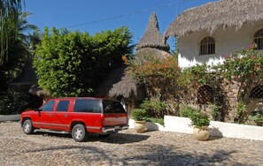 Vista frontal de la propiedad