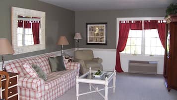 Standard Quadruple Room, Ensuite (Camelot King Suite 8)