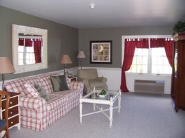 Standard Quadruple Room, Ensuite (Camelot King Suite 8)