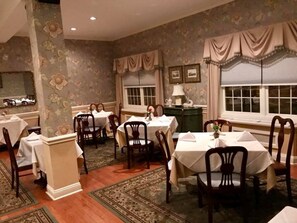 Dining - Camelot Restaurant & Inn (Clarks Summit)