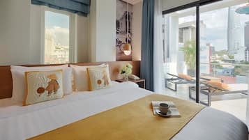 Junior Suite, 1 Queen Bed, City View | Minibar, in-room safe, desk, laptop workspace