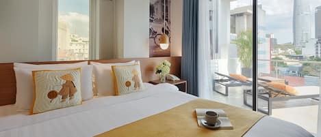 Junior Suite, 1 Queen Bed, City View | Minibar, in-room safe, desk, laptop workspace