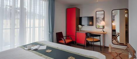 Deluxe Room, 1 Queen Bed | Minibar, in-room safe, desk, laptop workspace