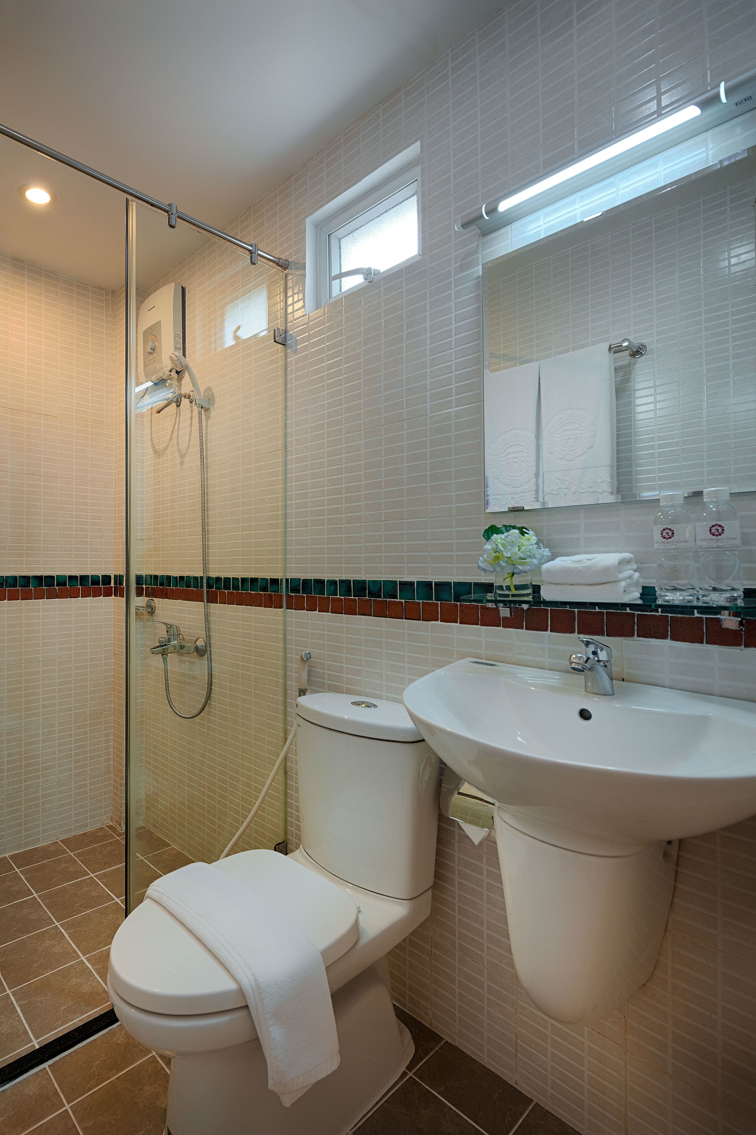 shower, free toiletries, hair dryer, slippers