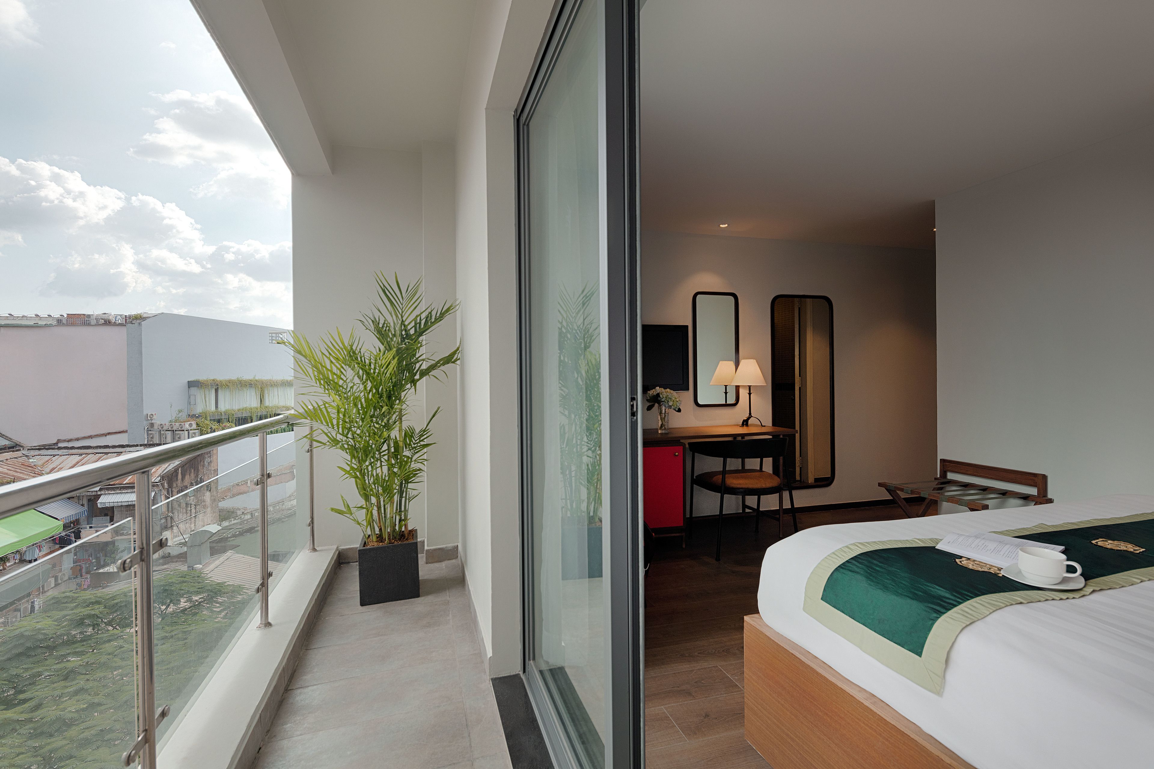 deluxe room, 1 queen bed | balcony view
