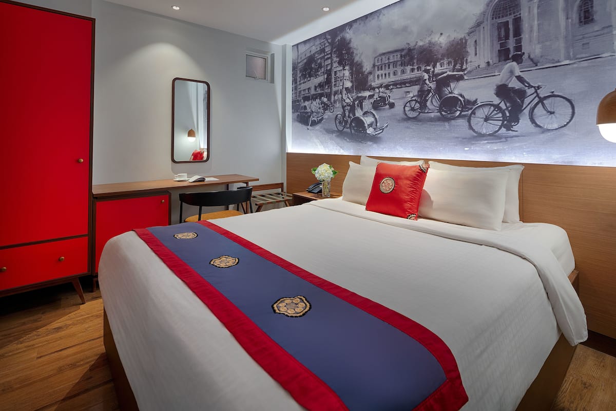 Standaard kamer, 1 tweepersoonsbed | Een minibar, een kluis op de kamer, een bureau, een laptopwerkplek