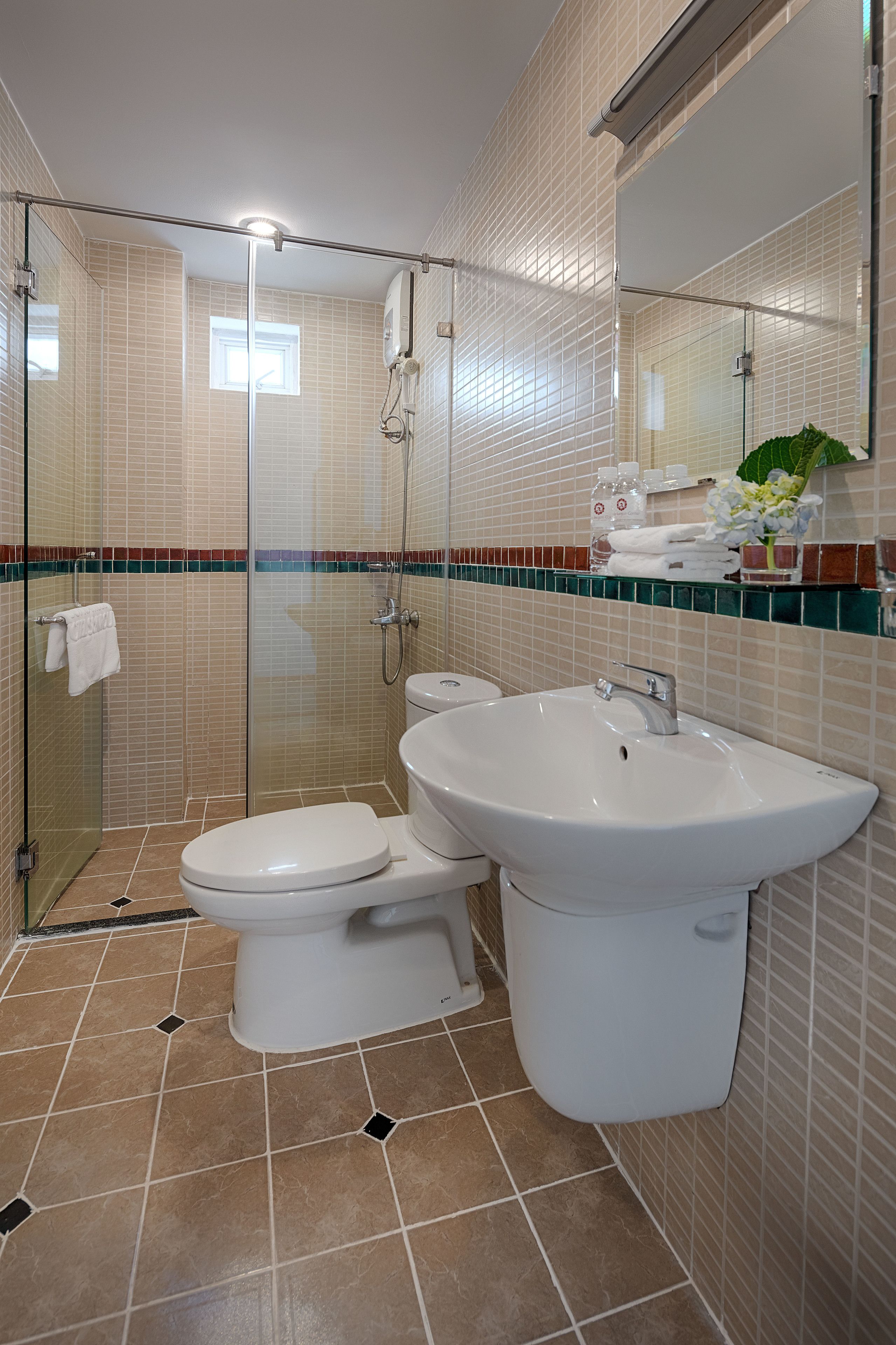 junior suite, 1 queen bed, city view | bathroom | shower, free toiletries, hair dryer, slippers