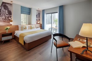Minibar, két bảo mật tại phòng, bàn 