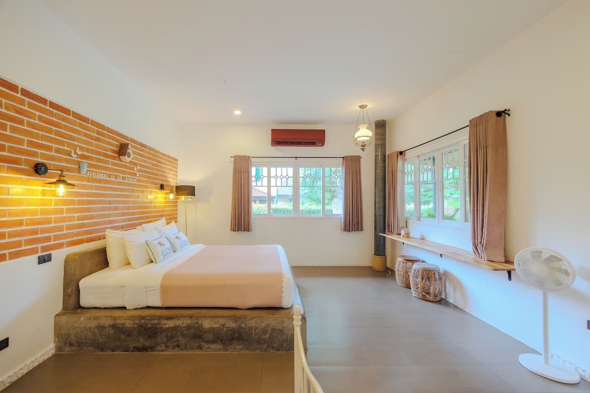 Suite, vistas al jardín | Caja fuerte, decoración individual, camas supletorias y wifi gratis