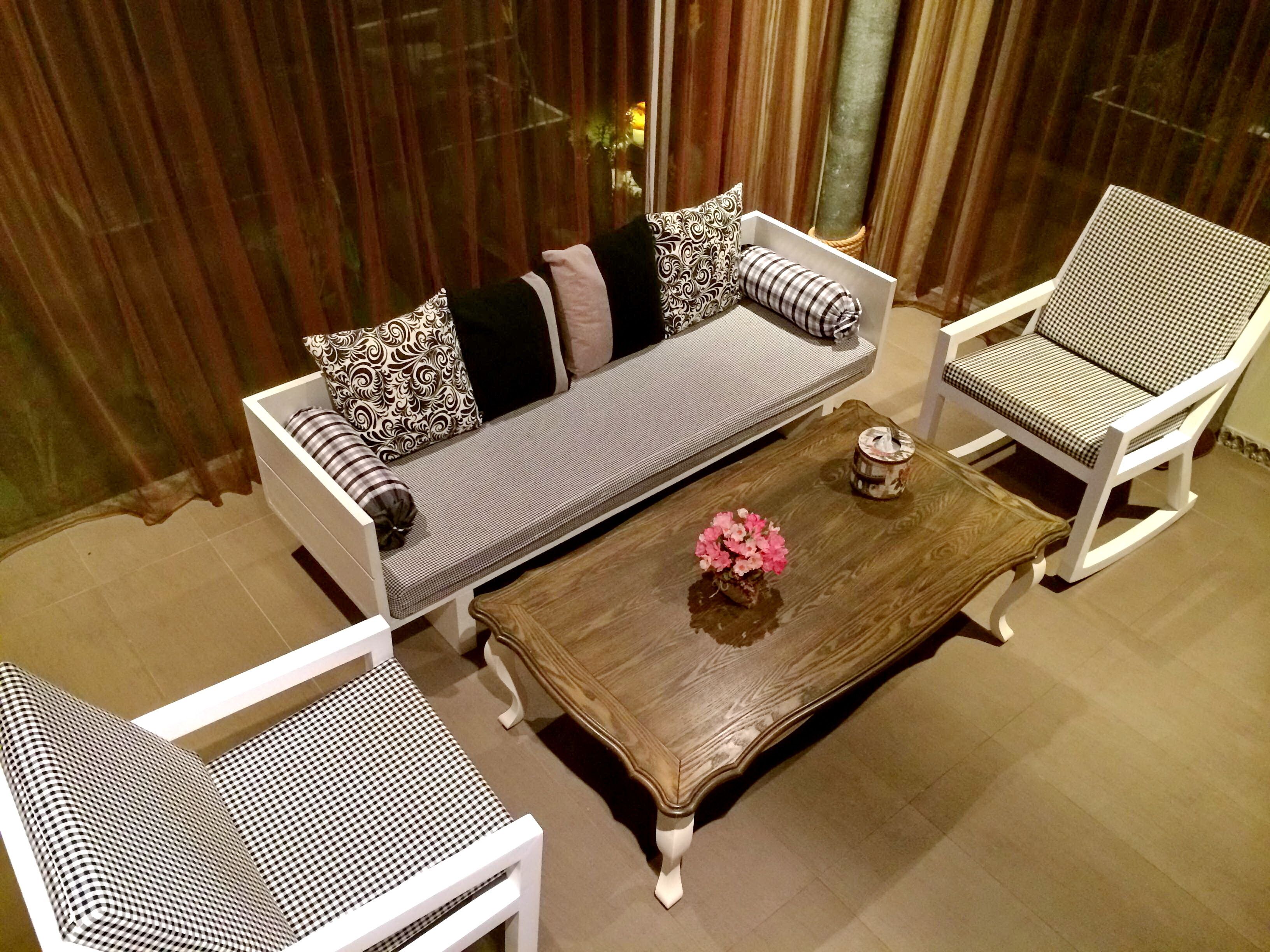 suite, garden view | living room | 32-inch lcd tv with cable channels, tv