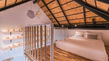 Suite, vistas al jardín | Caja fuerte, decoración individual, camas supletorias y wifi gratis