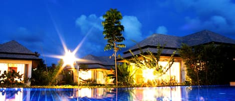 Outdoor pool, sun loungers