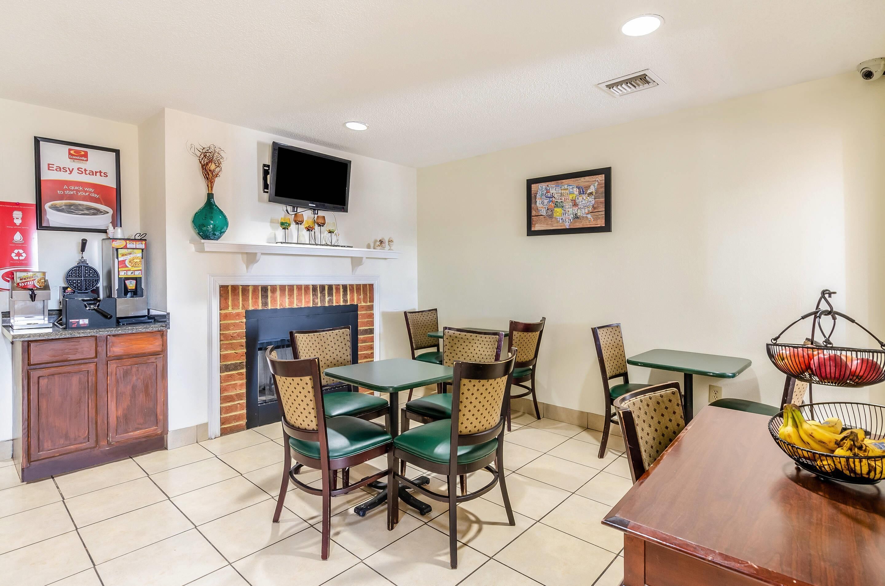 Free daily continental breakfast