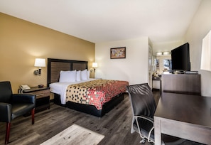 Desk, iron/ironing board, cots/infant beds, rollaway beds - Econo Lodge Glade Springs I-81 (Glade Spring)