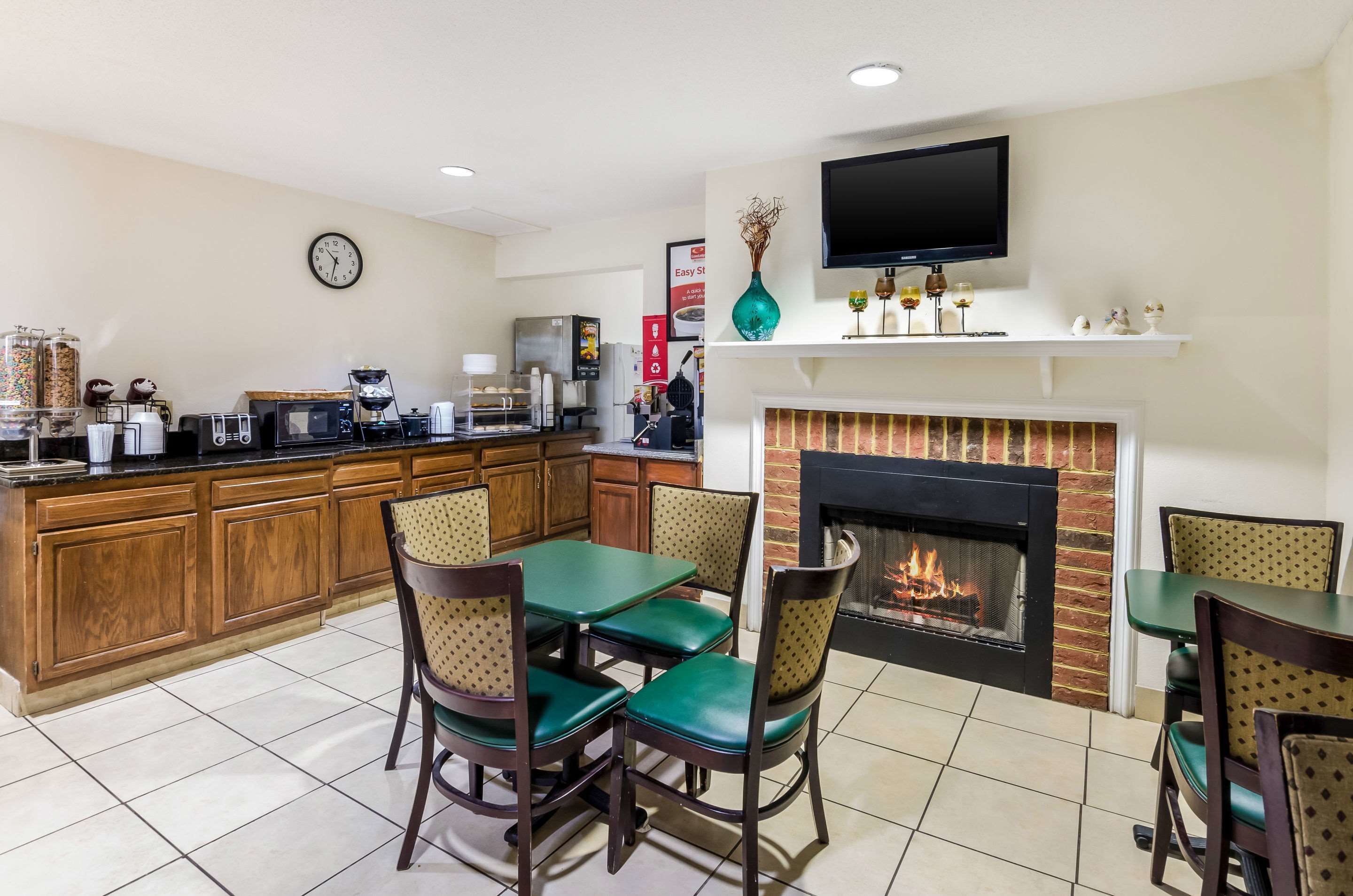 Free daily continental breakfast