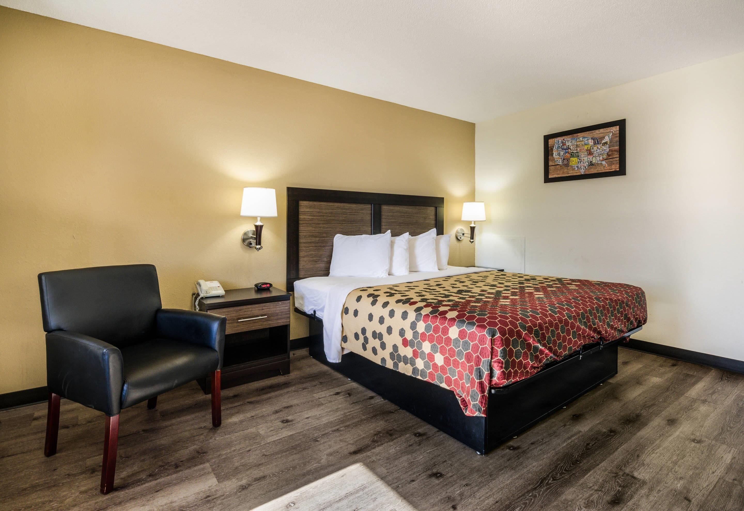 办公桌、熨斗/熨衣板、婴儿床、折叠床/加床（额外收费）