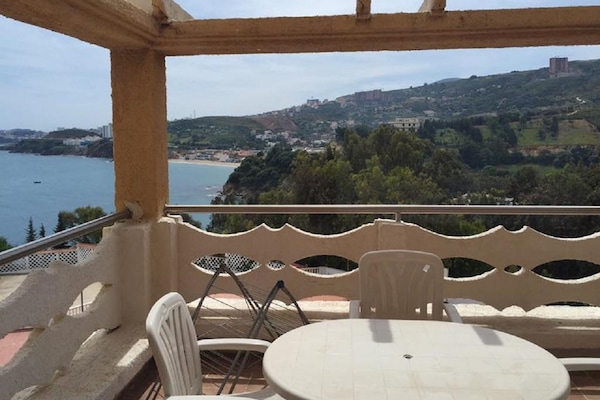 Apartment | Premium bedding, individually decorated, desk, free cribs/infant beds