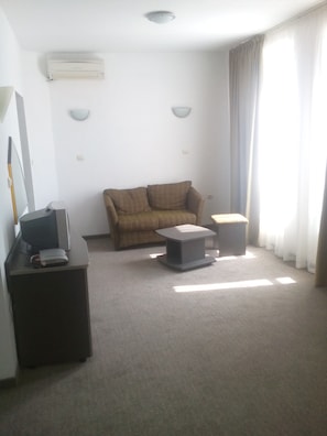 Twin Room | Living area