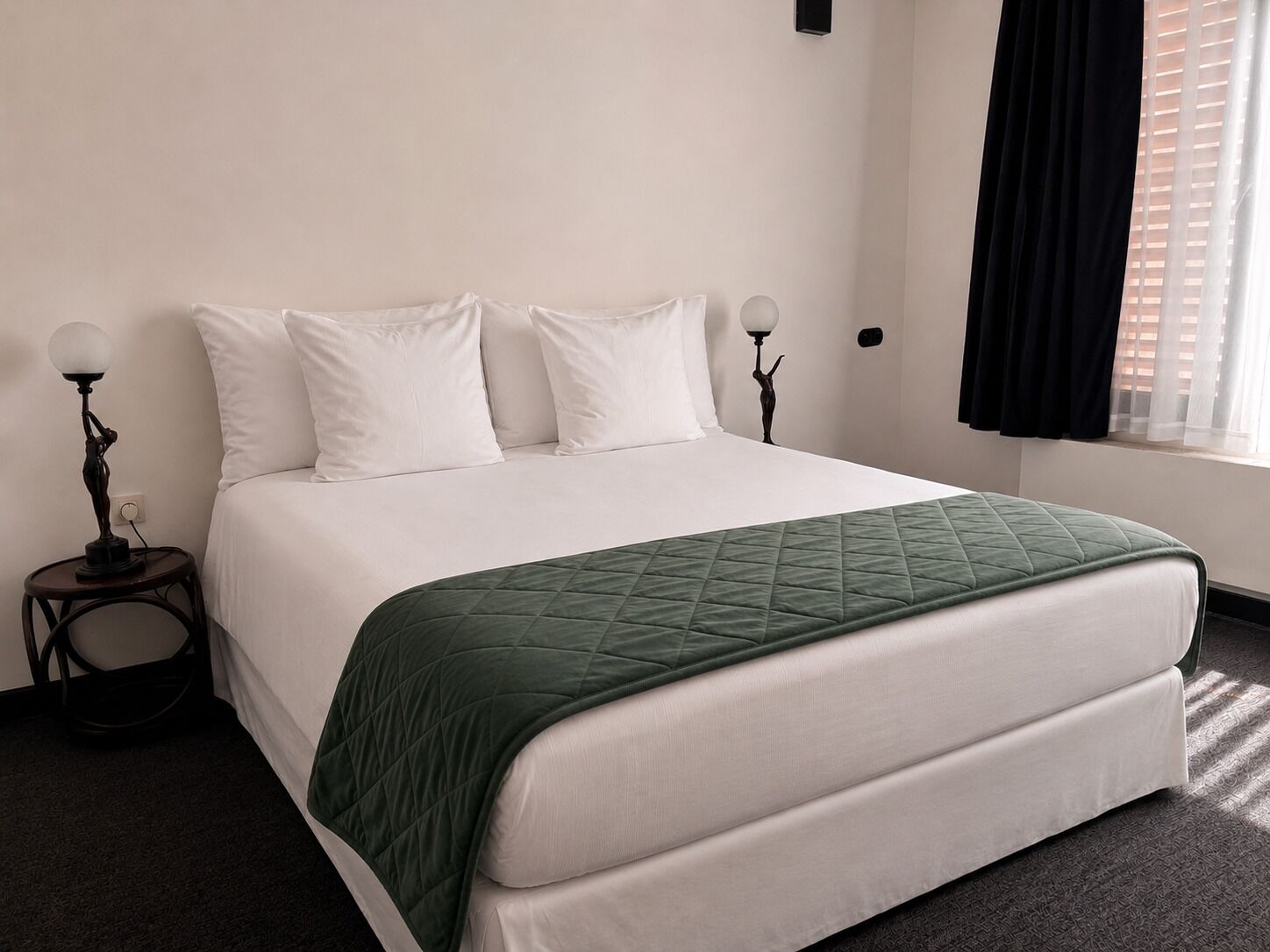 Le Standard Deluxe | Free WiFi, bed sheets