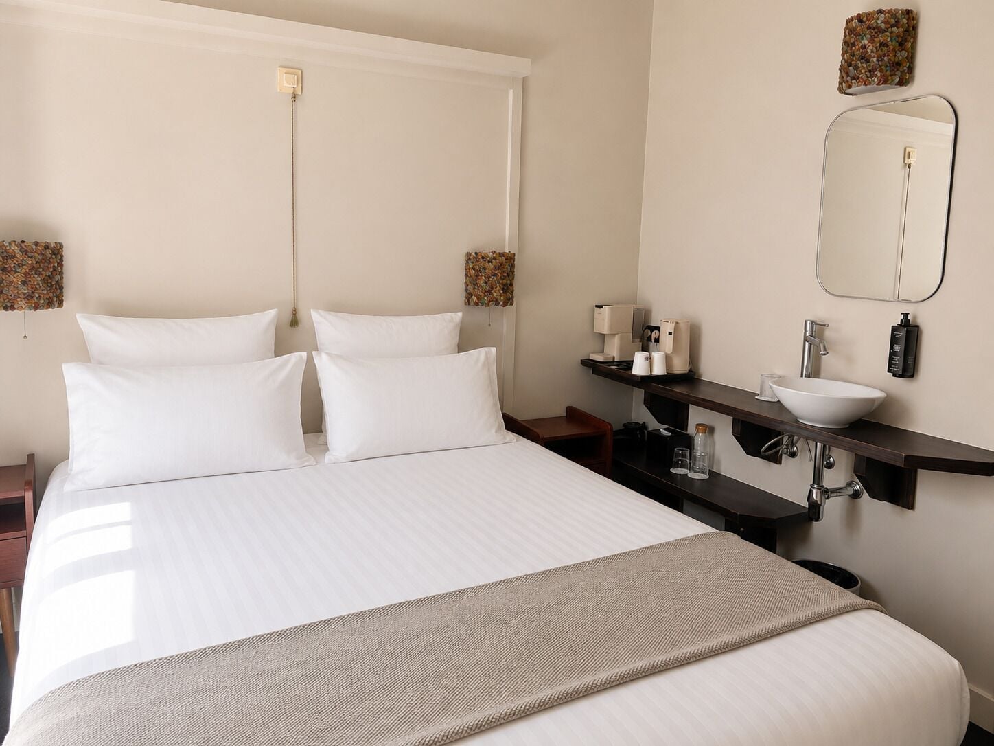 Le Standard Classique | WiFi (free), bed sheets
