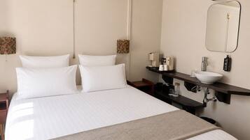 Le Standard Classique | WiFi (free), bed sheets