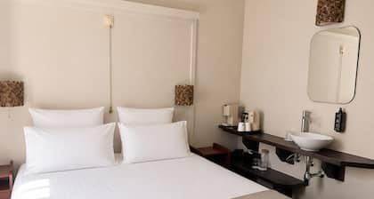 Le Berger Latroupe Hotel