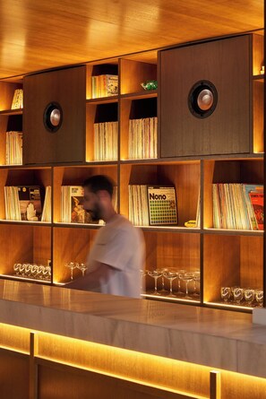 Bar (on property) - Le Berger Latroupe Hotel (Brussels)