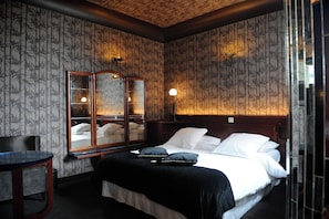 Free WiFi, bed sheets