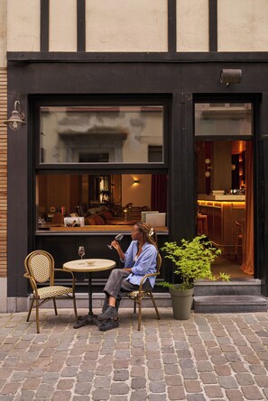 Front of property - Le Berger Latroupe Hotel (Brussels)