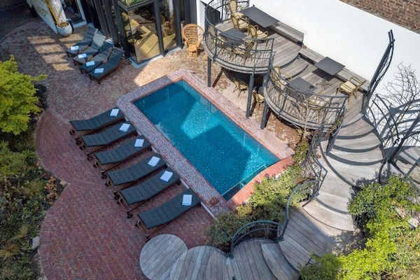 Kolam renang terbuka