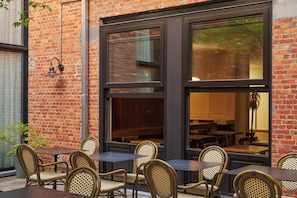 Terrace/patio - Le Berger Latroupe Hotel (Brussels)