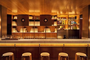 Bar (on property) - Le Berger Latroupe Hotel (Brussels)