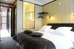 Le Standard Deluxe | Free WiFi, bed sheets - Latroupe Hotel Le Berger. (Brussels)