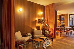 Lobby sitting area - Le Berger Latroupe Hotel (Brussels)