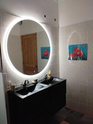 Hair dryer - Chez Brigitte Guesthouse (Nice)
