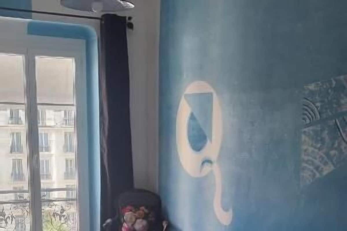 Comfort-Doppel- oder -Zweibettzimmer, Gemeinschaftsbad, Stadtblick (LA CHAMBRE BLEUE) | Betten mit Memory-Foam-Matratzen, individuell dekoriert