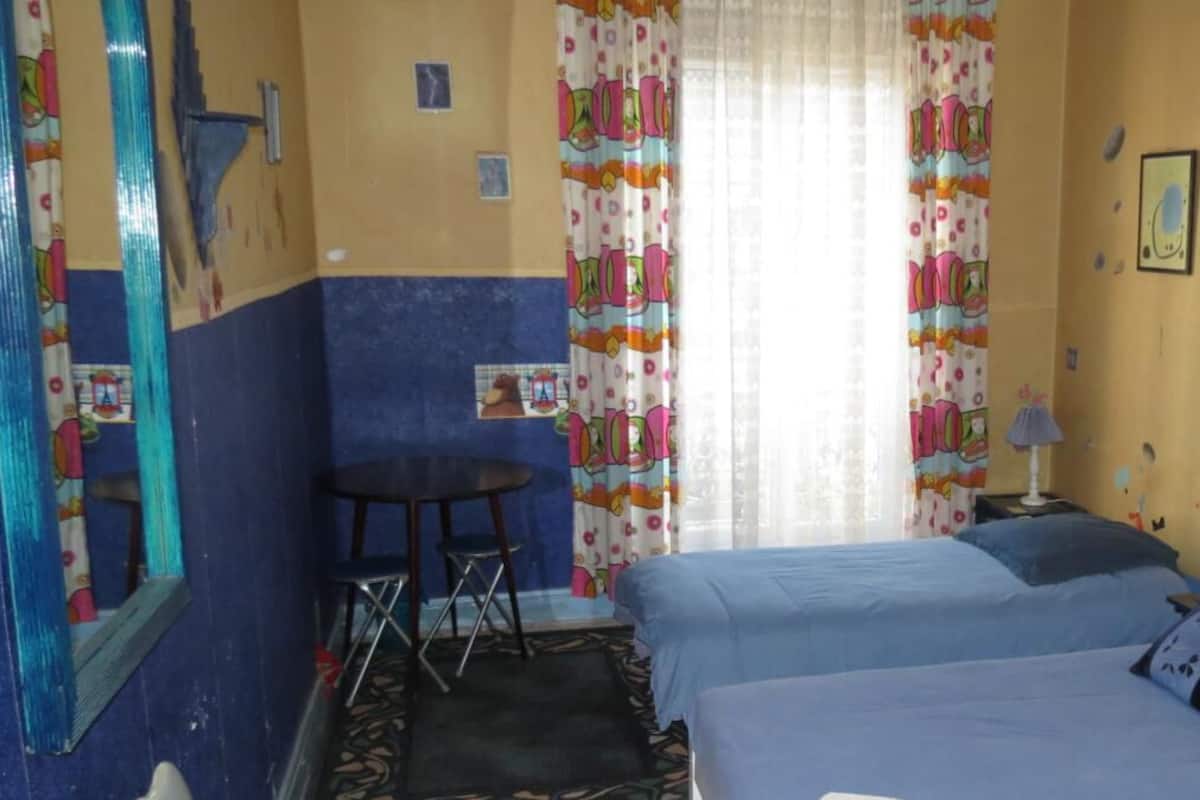 1 chambre, matelas mémoire de forme, décoration personnalisée
