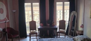 Classic Triple Room, Shared Bathroom, City View (LA CHAMBRE ROSE)