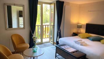 Escritorio, cunas y wifi gratis