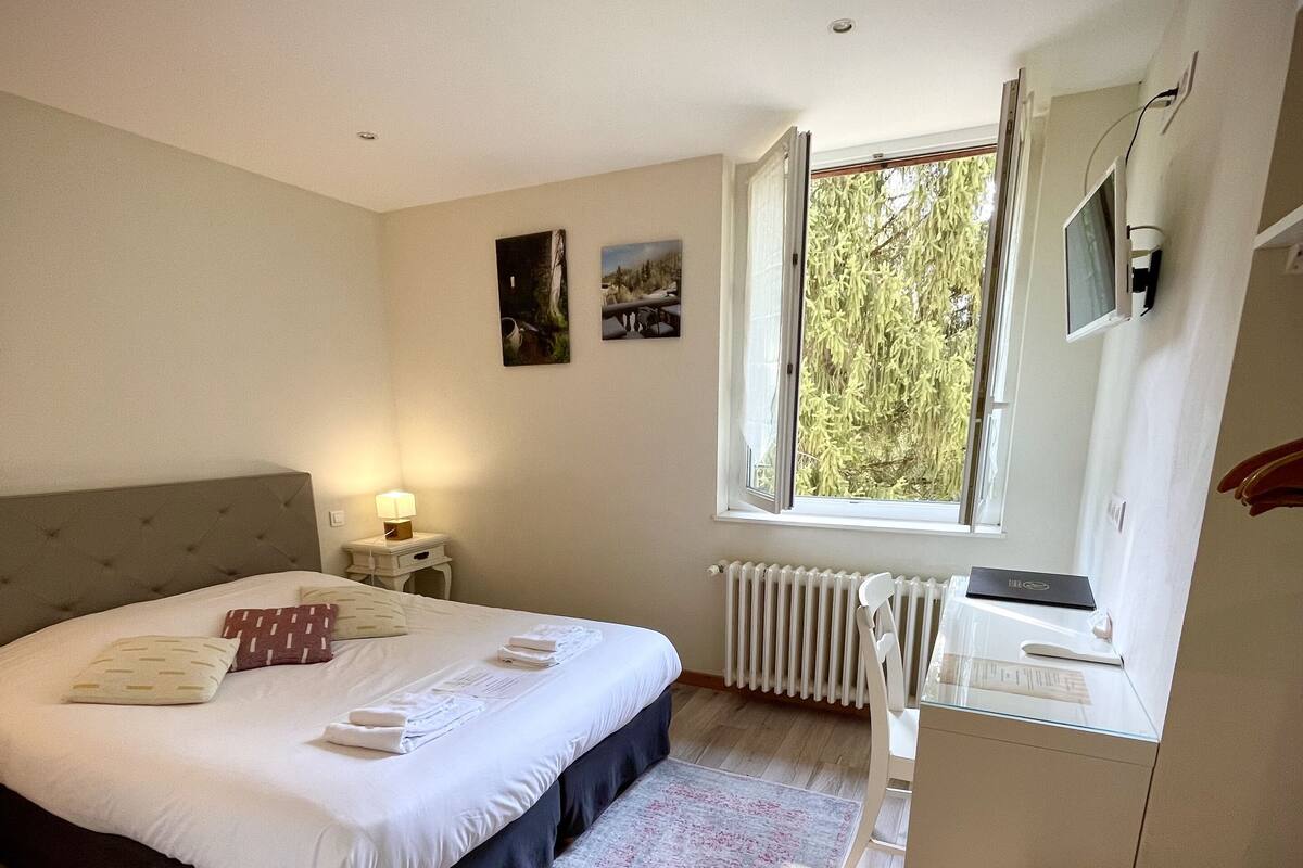 Standard Double Room, Ensuite, Garden View