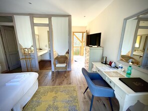 Deluxe Double Room, Ensuite, Garden View