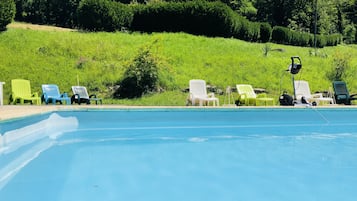Piscina coperta, piscina stagionale all'aperto