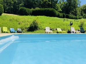 Alberca techada y alberca al aire libre por temporada