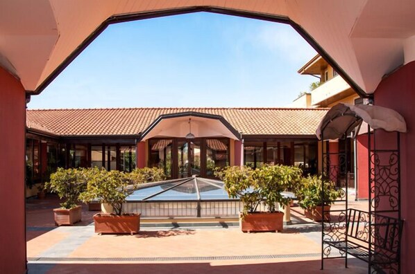 Interior entrance - Ares Hotel (San Giovanni la Punta)