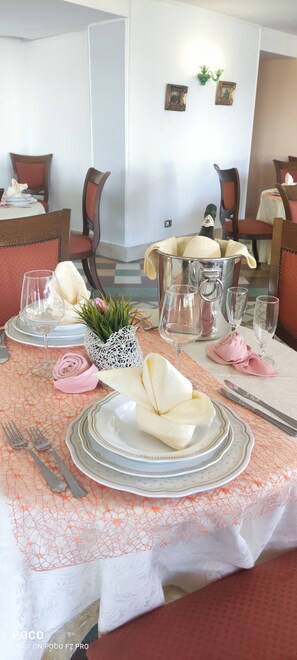 Breakfast and dinner served - Ares Hotel (San Giovanni la Punta)
