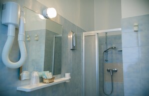 Shower, free toiletries, hair dryer, bidet - Hotel Bermuda (Ravenna)
