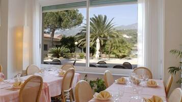 Aamiainen, lounas ja illallinen