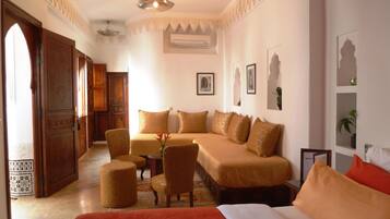 Deluxe Suite, 1 King Bed, Private Bathroom, Courtyard View | In-room safe, individually decorated, individually furnished