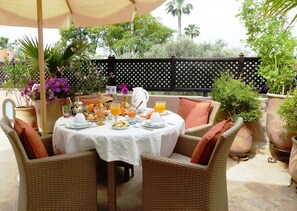 Outdoor dining - Riad Viva (Marrakech)